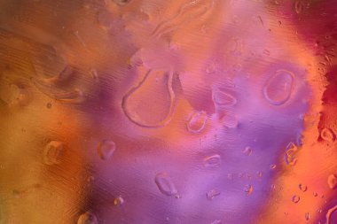 Renkli soyut bir arka planda yağ daireleri. Güneş sistemi gibi.. 