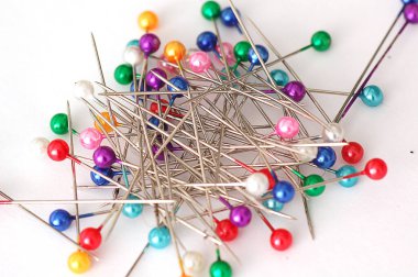 renkli pushpins yığını