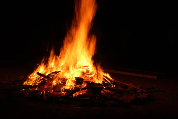 Ognisko Płonącymi Deskami Duże Nocy Ciemności Dla Lag Omer — Zdjęcie stockowe