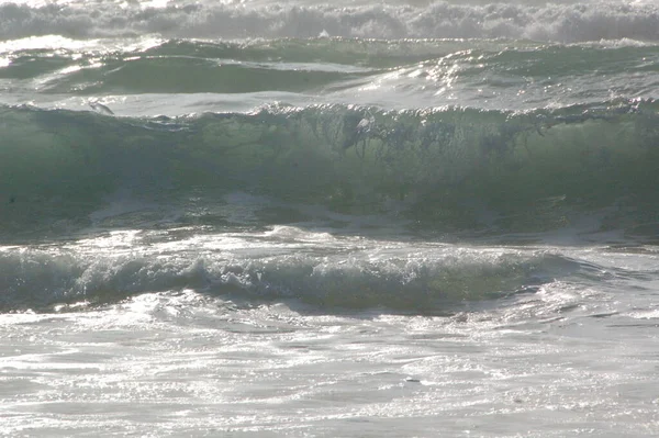 Een Stormachtig Oppervlak Met Golven Van Zee Bubbels Als Achtergrond — Stockfoto