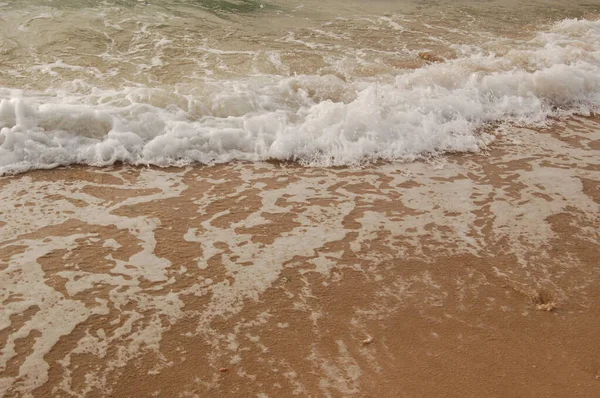 Die Oberfläche Des Meeres Sand Wellen Strand Als Hintergrund Oder — Stockfoto