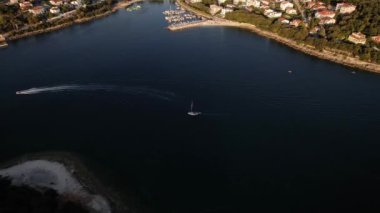 Yüzen yatları olan güney limanı