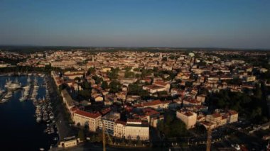 Güneşin batışında güzel bir güney şehri