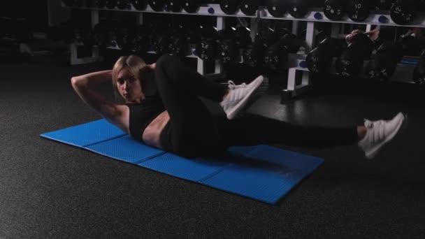 Övningar Gymnastikmattan Träna Sneda Musklerna Pressen Kroppsligt Positiv Förberedelser Inför — Stockvideo