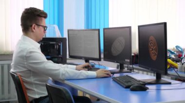 İşte 3D modellik öğretmeni