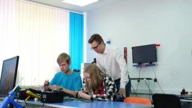 Elektrikli cihazlarla laboratuvar çalışması