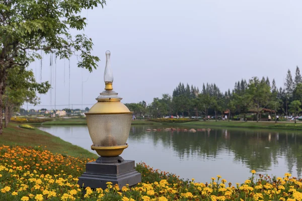 Lâmpada de Jardim no Parque Público — Fotografia de Stock