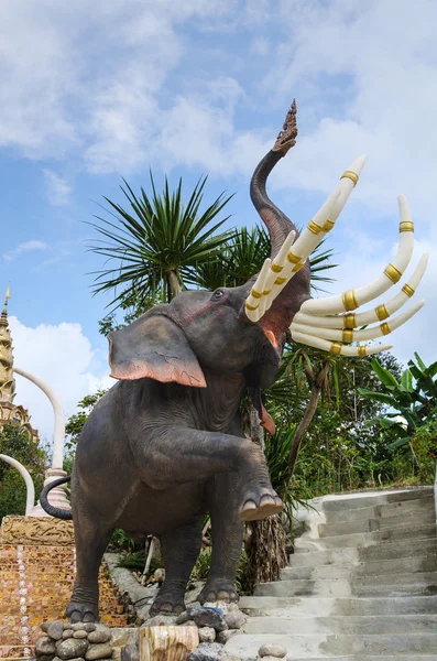 Estátua de elefante de conto de fadas tailandês — Fotografia de Stock