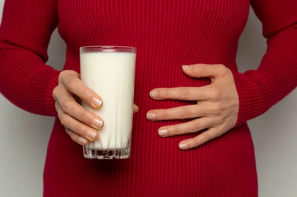乳糖不耐症 牛乳から胃の痛み — ストック写真