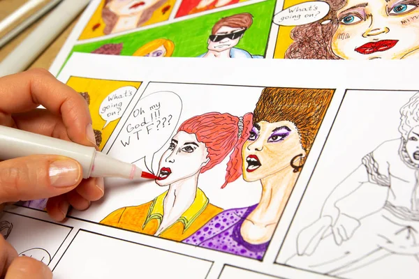 Sanatçı Kağıda Çizgi Roman Karakterlerinin Çizimlerini Çizer Animatör Kağıt Üzerinde — Stok fotoğraf