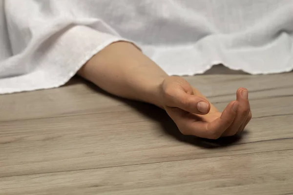 Mão Mulher Morta Coberta Com Lençol — Fotografia de Stock