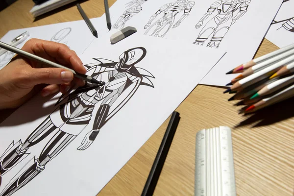 Çizer Robot Bilgisayar Oyunu Karakterlerinin Çizimlerini Çizer Sanatçı Cyborgların Tasarımını — Stok fotoğraf