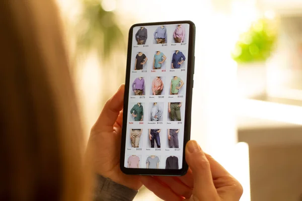 Woman Uses Phone Buy Clothes Online Store Commerce Concept Online — Stock Photo, Image