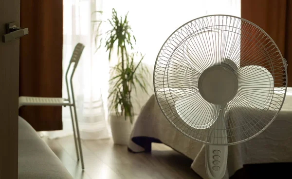 Elektroventilator Einem Modernen Interieur Sommer Und Wärmekonzept — Stockfoto