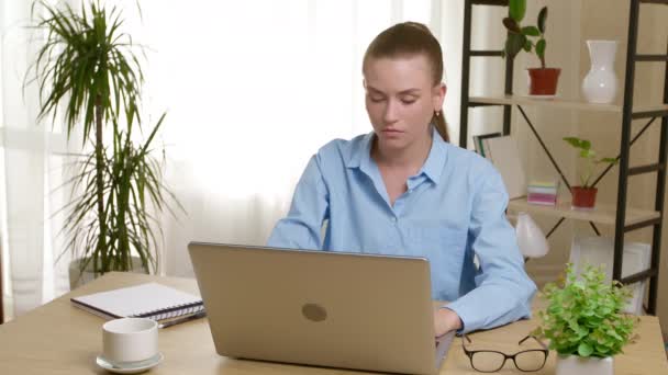 Neck Pain Fatigue Woman Working Laptop Room — Vídeo de stock