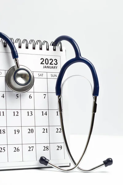 Página Com Datas Calendário Para 2023 Estetoscópio Como Conceito Medicina — Fotografia de Stock