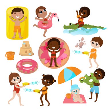 Yaz çocukları için tatil seti. Erkekler ve kızlar şişme timsah yatağında, su yatağında, su savaşında, güneş şemsiyesinde, yengeçte, kumdan kalede, şişme yüzükte. Mutluluk ve eğlence havası.