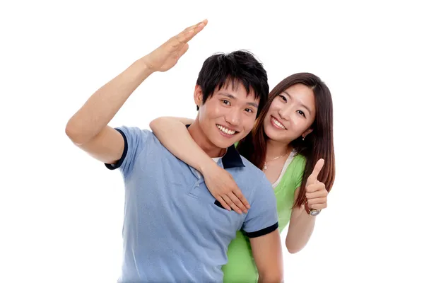 Joven sonriendo con los pulgares hacia arriba gesto — Foto de Stock