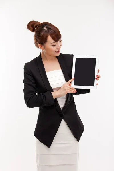 Biznes kobieta Pokaż pustej przestrzeni pad PC — Zdjęcie stockowe