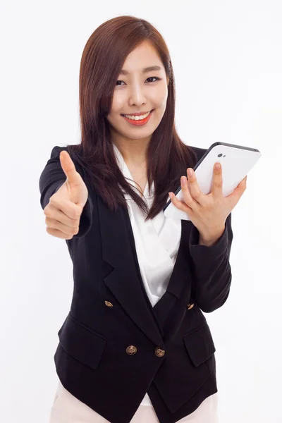 Asiática mujer de negocios usando pad PC —  Fotos de Stock