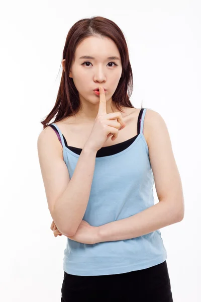 Jonge Aziatische vrouw gebaar niet ' maakt geluid. — Stockfoto