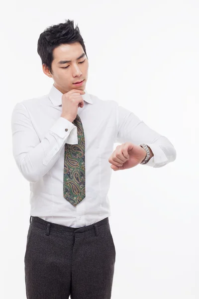 Ung affärsman consulting sin klocka — Stockfoto