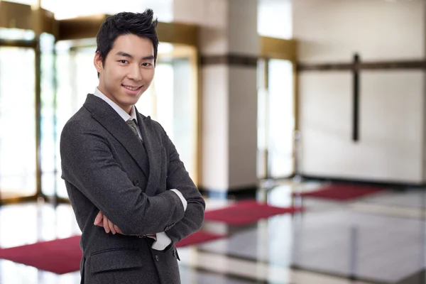 Ung asiatisk forretningsmann stockfoto