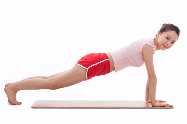 Jovem mulher asiática exercício ioga — Fotografia de Stock