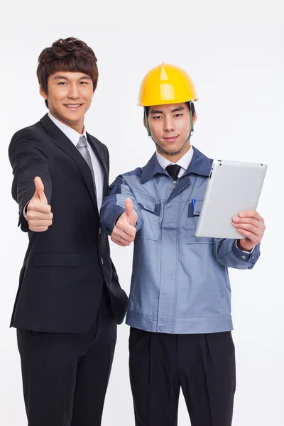 Omul de afaceri asiatic și inginerul au un pad PC . — Fotografie, imagine de stoc