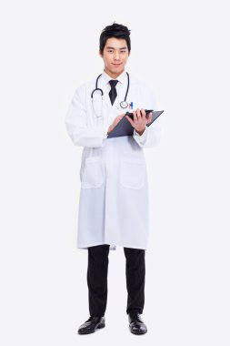 Genç Asyalı doktor