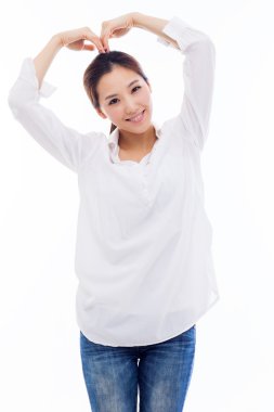 güzel Asyalı casual kadın kalp şekli göster.