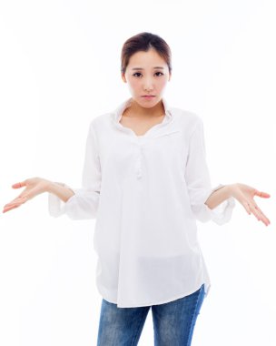 bir seçim olan genç bir Asyalı kadın