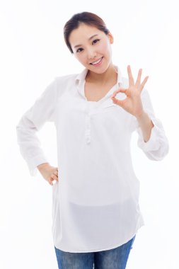 iyi bir el hareketi ile sevimli kadın