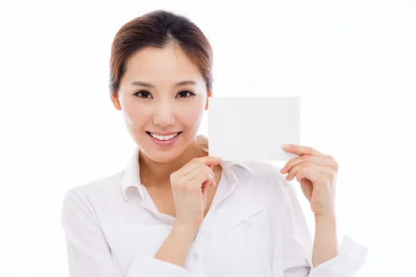Asiática mujer mostrando vacío tarjeta — Foto de Stock
