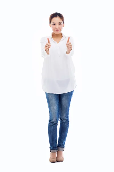 Jovem mulher asiática mostrando polegar . — Fotografia de Stock