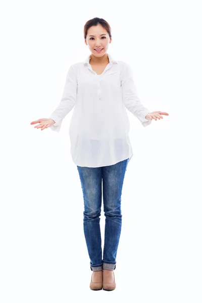 Beautiful young Asian gril spred her hands — Stock Photo, Image