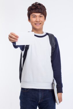 Genç Asyalı stdudent gösteren kartı