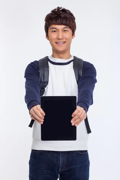 Unga asiatiska student med pad pc — Stockfoto