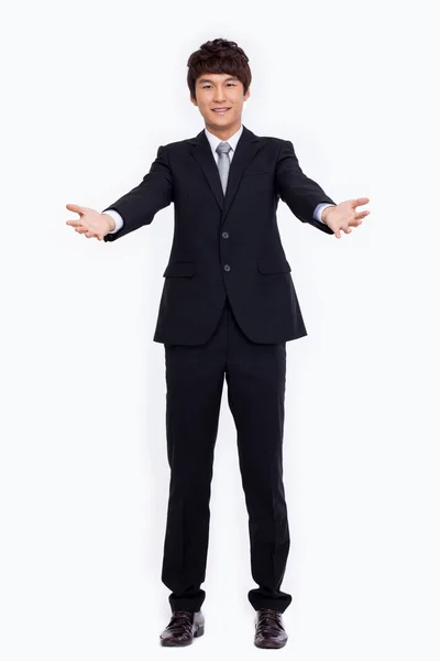Jovem homem de negócios asiático mostrando sinal welcom . — Fotografia de Stock