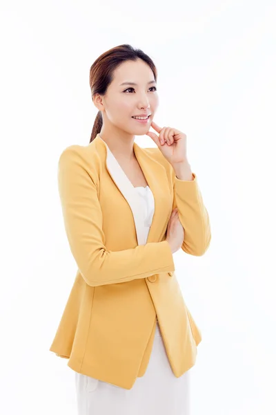 Beyaz arka plan üzerinde izole düşünme genç Asyalı kadın