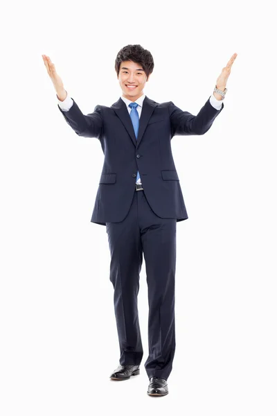 Młody azjatycki biznes człowiek Wyświetlono welcom znak. — Zdjęcie stockowe