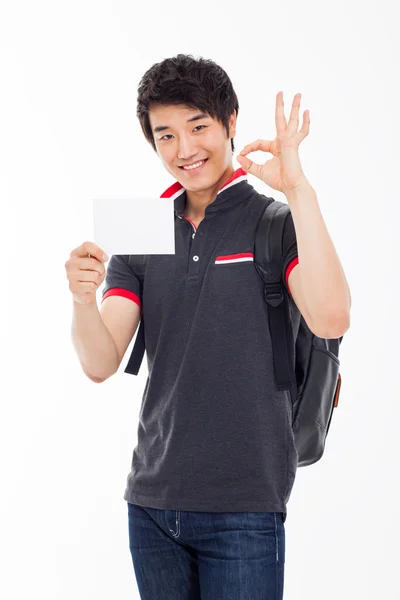 Joven asiático stdudent mostrando tarjeta — Foto de Stock