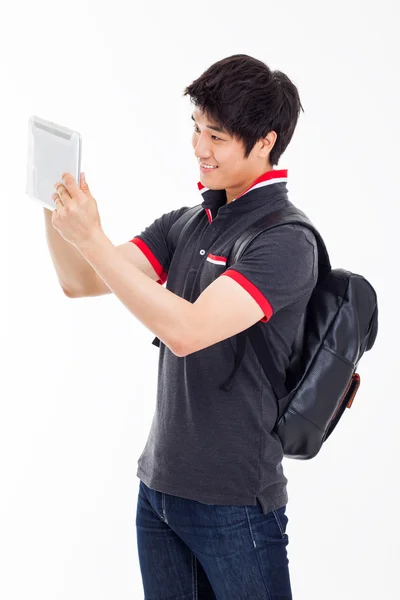 Junge asiatische Student mit Pad PC — Stockfoto