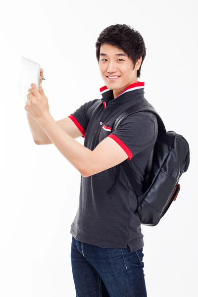 Junge asiatische Student mit Pad PC — Stockfoto