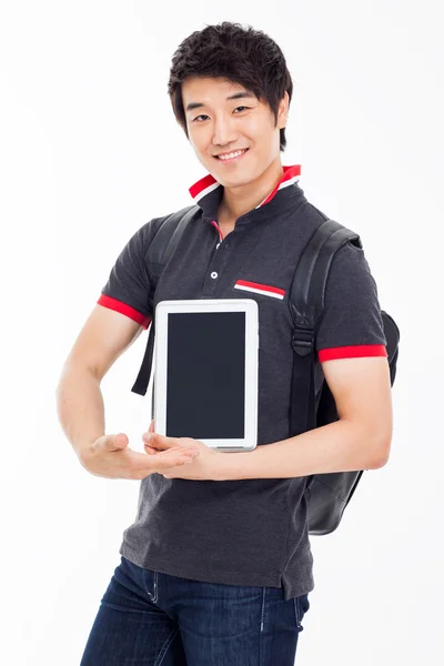 Jovem estudante asiático usando pad PC — Fotografia de Stock