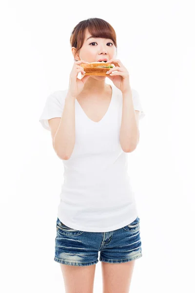 Junge asiatische Frau essen sandwhich. — Stockfoto