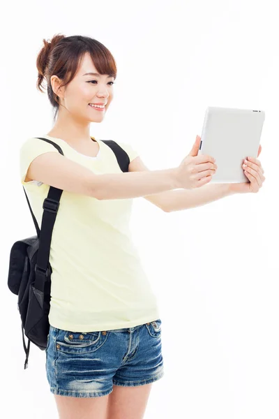 Mujer sosteniendo tableta ordenador. — Foto de Stock