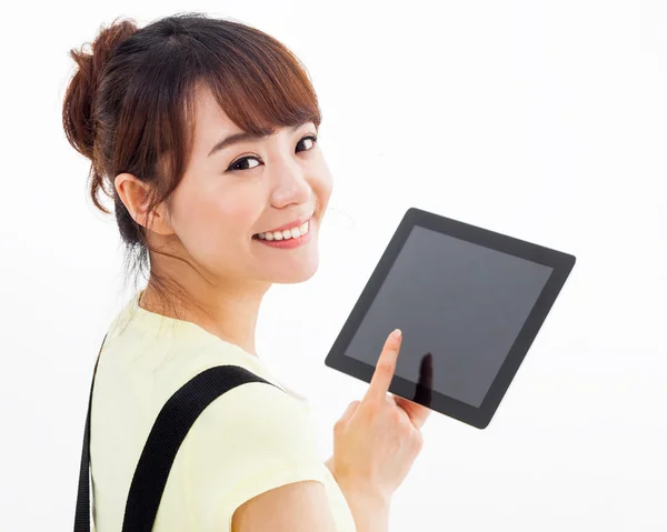 Mulher segurando computador tablet — Fotografia de Stock