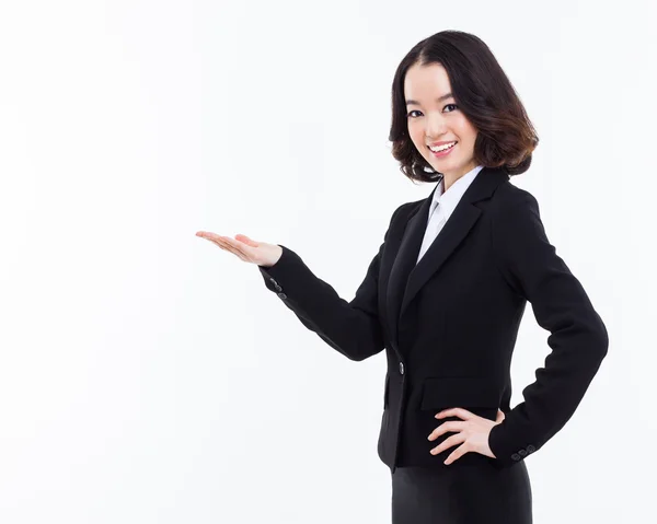 Mujer de negocios asiática indican espacio en blanco — Foto de Stock