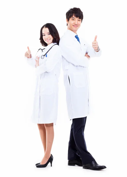 Asiatique jeunes médecins montrant bon signe Image En Vente